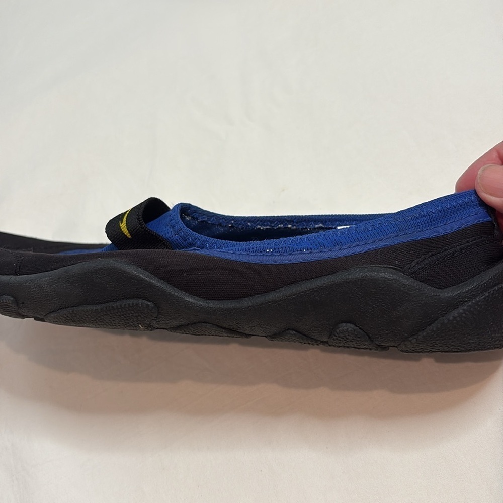 Black and Blue Slip-On Water Shoes. Size 11 - Picture 7 of 9